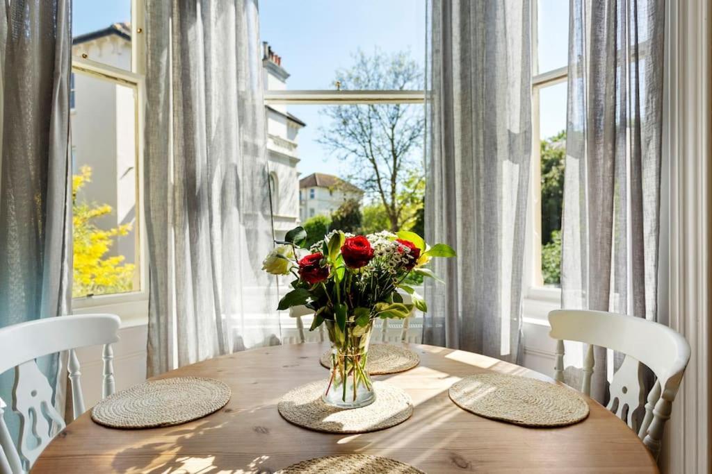 Апартаменти Luxurious Victorian, A Few Minutes From The Beach - Sleeps 2 Adults And Up To 3 Children St Leonards-on-Sea Екстер'єр фото