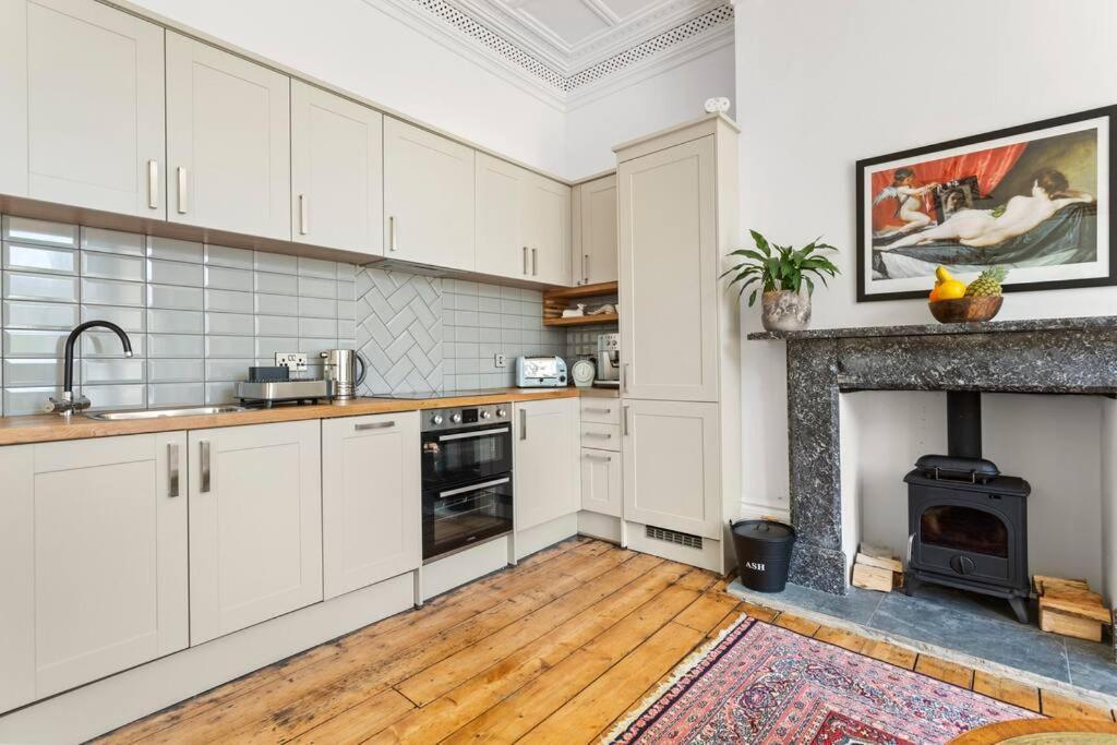 Апартаменти Luxurious Victorian, A Few Minutes From The Beach - Sleeps 2 Adults And Up To 3 Children St Leonards-on-Sea Екстер'єр фото